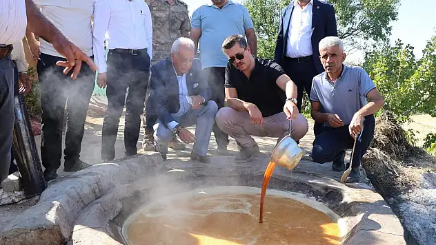 Siirt'te Üzüm Pekmezi Üretimi Başladı