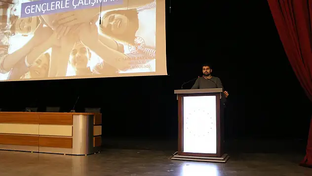 Siirt'te Yurtlarda Kalan Öğrencilere Ruh Sağlığı Eğitimi Verildi