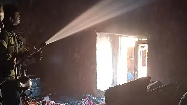 Siirt'teki Ev Yangınında Anne ve 3 Çocuğu Yaralandı