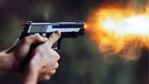 Silahla Oynarken Kendini Vurdu!