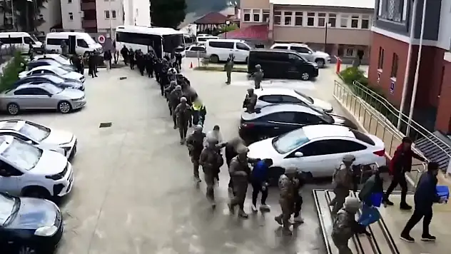 Silahlı Yağma Ve Kara Para Operasyonu: Siirt'in De Olduğu 22 İlde 5 Milyar TL'ye El Konuldu
