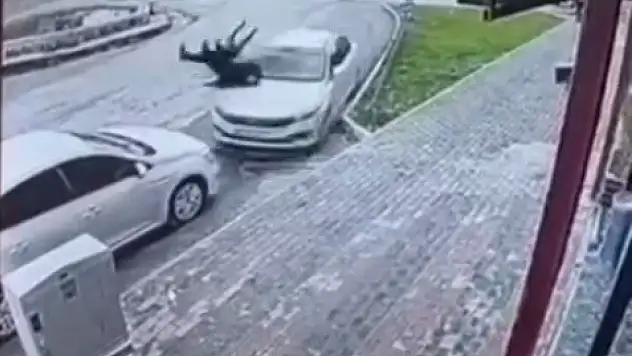 Şırnak'ta otomobil yayalara çarptı: 2 yaralı