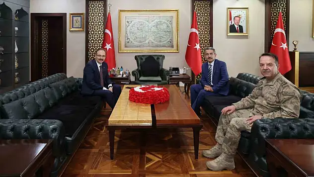 Şırnak Valisi Ekici, Siirt Valisi Kızılkaya'yı makamında ziyaret etti