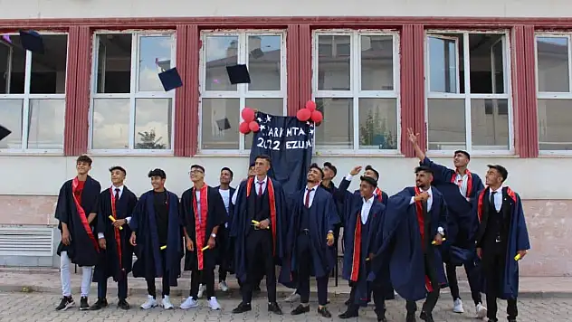 Şirvan'da 12. Sınıf öğrencileri İçin Mezuniyet Töreni