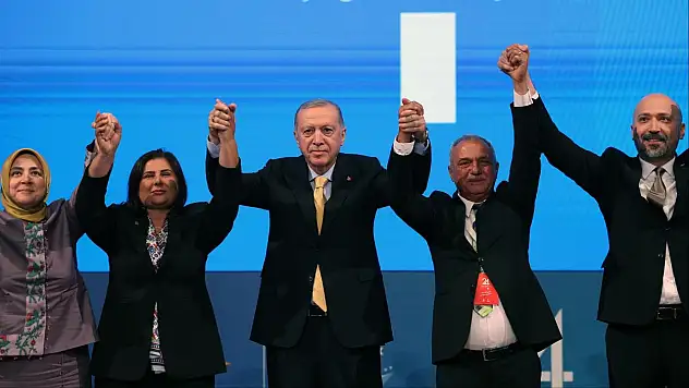 Siyasi Kulisler Hareketli: 4 Belediye Başkanının Daha AK Parti'ye Katılacağı Konuşuluyor
