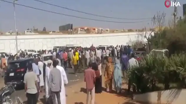 Sudan Başbakanının konvoyuna bomba yüklü araçla saldırı