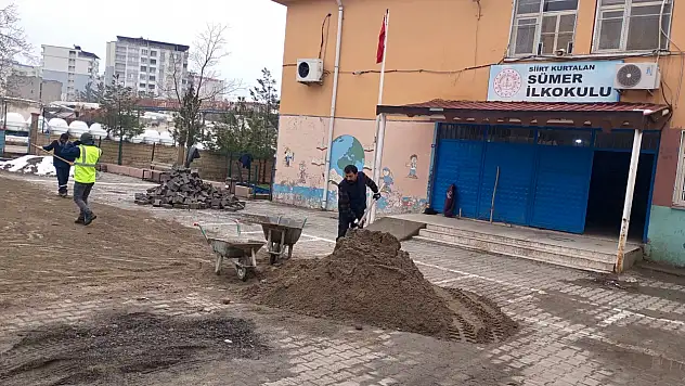 Sümer Mahallesi İlkokulu bahçesi yenilendi