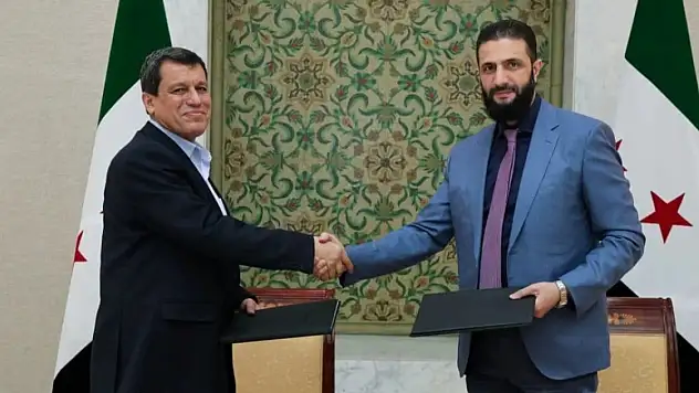 Suriye'den tarihi karar: Kürtçe ulusal dil oldu, Nevruz resmi tatil ilan edildi