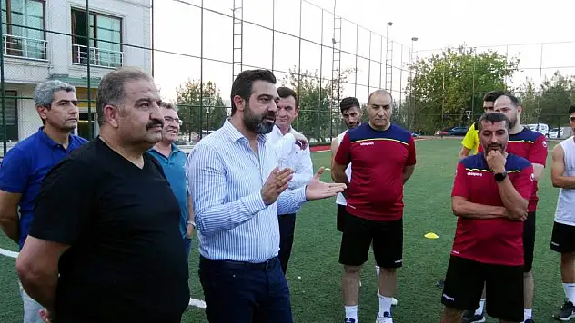 TAKIM, TOPBAŞI YAPTI.. İL BAŞKANI AV.EKREM OLGAÇ 'MADDİ VE MANEVİ OLARAK YANINIZDAYIZ'