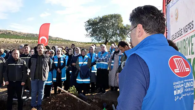 TDV Deprem Şehitleri Anısına Fidan Dikimi Gerçekleştirdi 