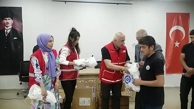 Tillo Anadolu İmam Hatip Lisesi Öğrencilerine Giysi Yardımı Yapıldı