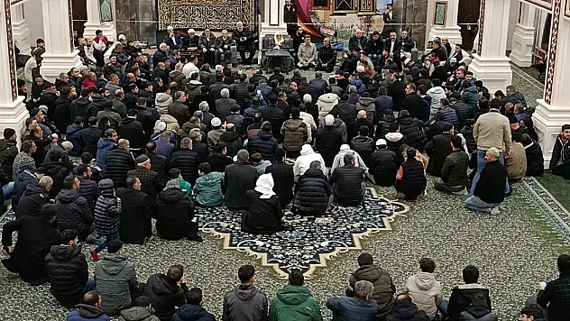 Tillo Memduhiye Medresesi'nde Kadir Gecesi'ne Yoğun Katılım
