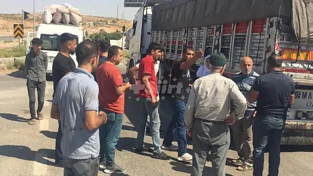 Tır İle Yolcu Minibüsü Çarpıştı