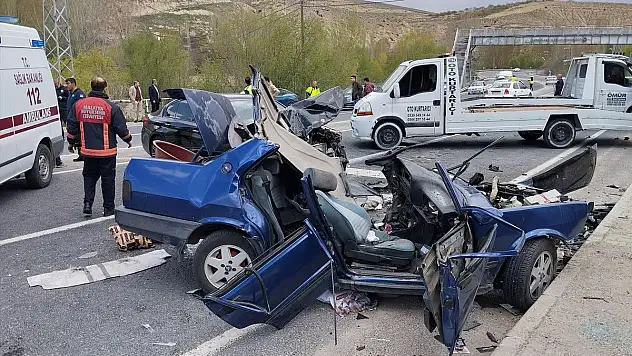 Trafik Kazası: 3 Ölü, 5 Yaralı