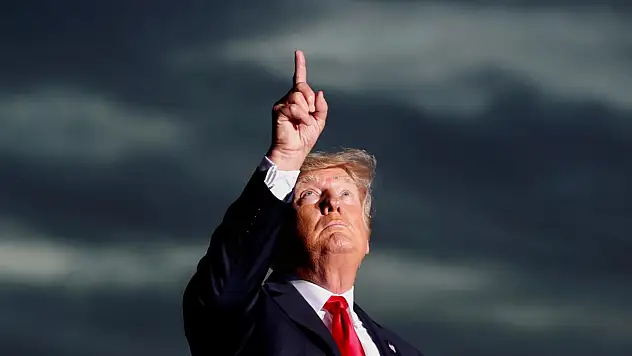 Trump, İran ile barış görüşmeleri sürerken gözlerini Küba'ya dikdi