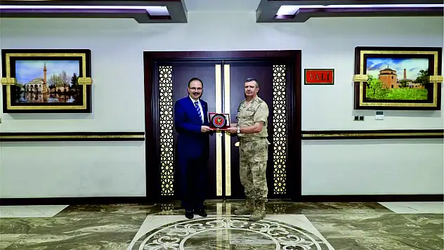 Tümgeneral Özer'den Vali Dr.Kızılkaya'ya Ziyaret