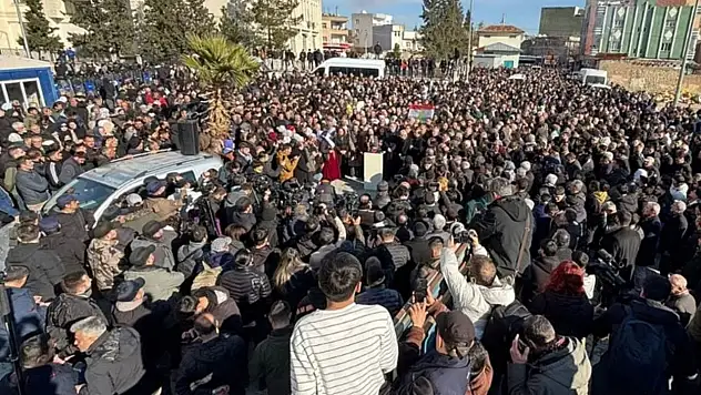 Türk bayrağının indirilmesi soruşturmasında 14 kişi daha gözaltında