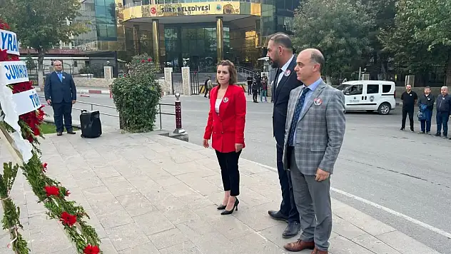 Türk Eğitim Sen'den Cumhuriyet Kutlaması, Anıta Çelenk Sunuldu