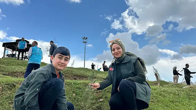 Türkiye Diyanet Vakfı Siirt Şubesi Hatıra Ormanı'nda Fidan Dikimi Etkinliği Yapıldı