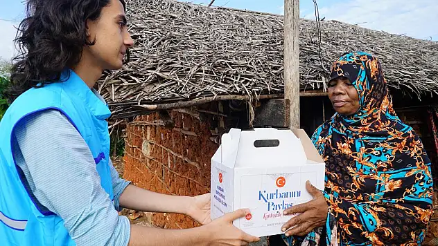 TÜRKİYE DİYANET VAKFI'NIN 2024 YILI VEKALETLE KURBAN PROGRAMINA ÜNLÜLERDEN DESTEK