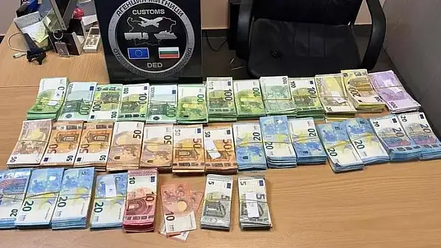 Türkiye'ye Girmek İsterken Yakalandı: Tırdaki Para Dudak Uçuklattı