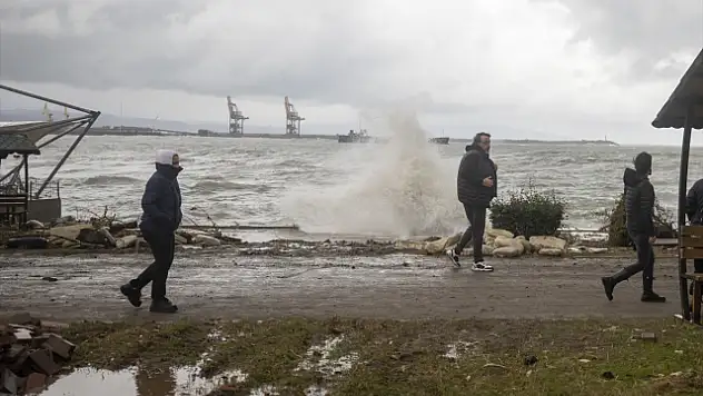 Türkiye'yi Vuran Fırtına Nedeniyle 2 Kişi Hayatını Kaybetti