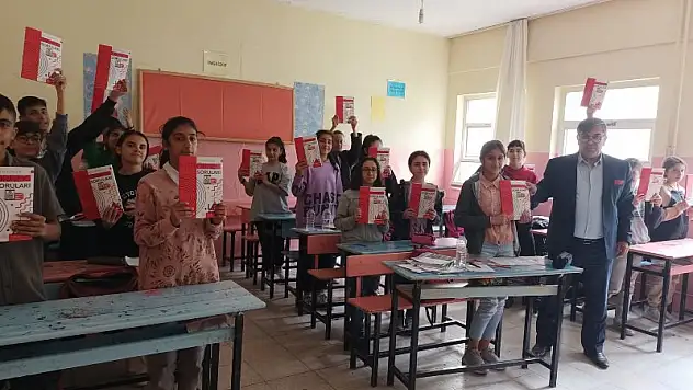 ÜCRETSİZ YARDIMCI KAYNAKLAR ÖĞRENCİLERE DAĞITILDI