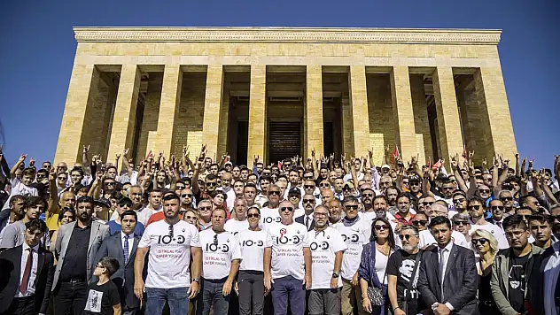 Ümit Özdağ Liderliğinde İstiklal Yolu Zafer Yürüyüşü Sona Erdi