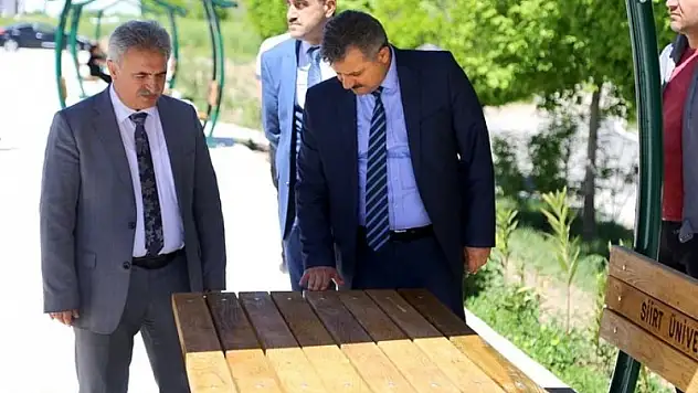 ÜNİVERSİTE KAMPÜSÜNE YENİ OTURAK VE KAMELYALAR KURULDU