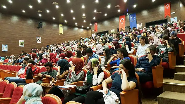 ÜNİVERSİTE ÖĞRENCİLERİNE YÖNELİK SOSYAL GÜVENLİK SEMİNERİ