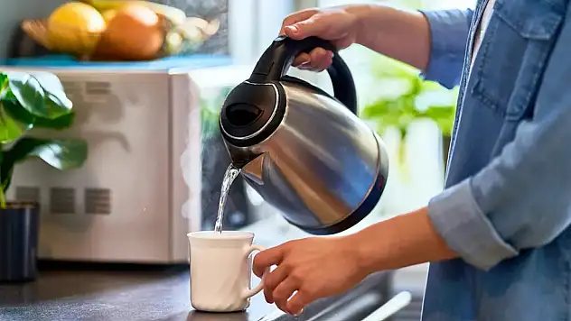 Uzmanlardan Kettle Uyarısı: Plastik Parçalı Cihazlarda Mikroplastik Riski