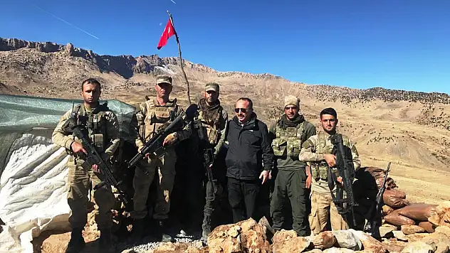 Vali Atik, 2700 Rakımlı Herekol Dağında Mehmetçiğe Moral Verdi