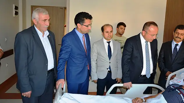 VALİ ATİK'TEN  YARALI ASKERLERE ZİYARET