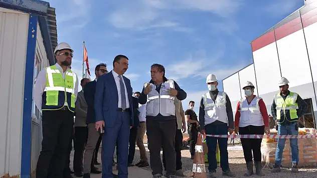 VALİ/BELEDİYE BAŞKAN V. HACIBEKTAŞOĞLU, ÇİNKO İZABE TESİSİNDE İNCELEMELERDE BULUNDU