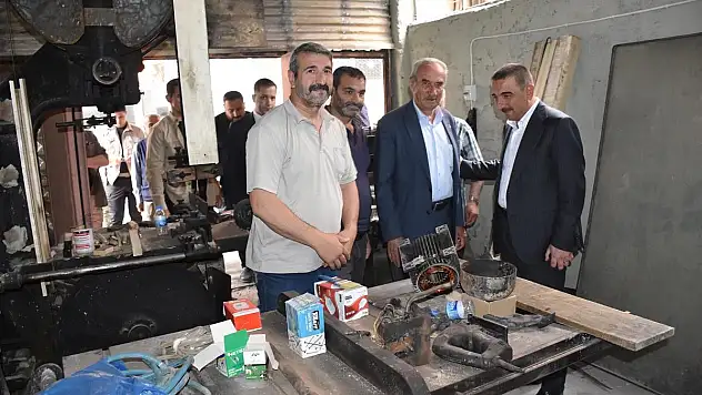 Vali/Belediye Başkan V.  Hacıbektaşoğlu, İşyerleri Yanan Esnafı Ziyaret Etti