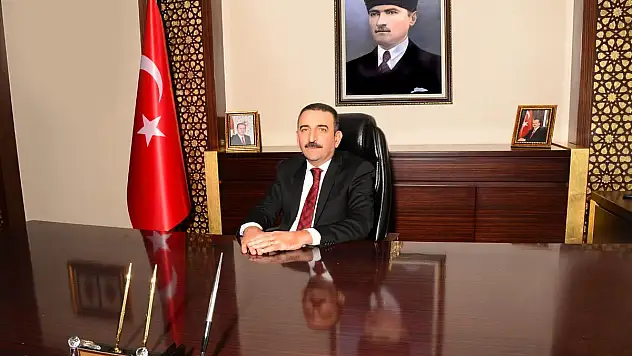 VALİ/BELEDİYE BAŞKAN V. OSMAN HACIBEKTAŞOĞLU'NUN 84. YIL KUTLAMA MESAJI