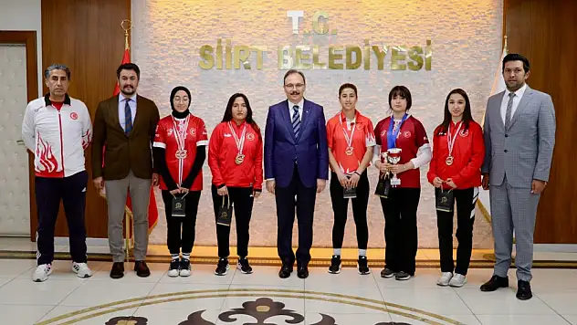 Vali Dr.Kemal Kızılkaya, Başarılı Sporcuları Makamında Ağırladı