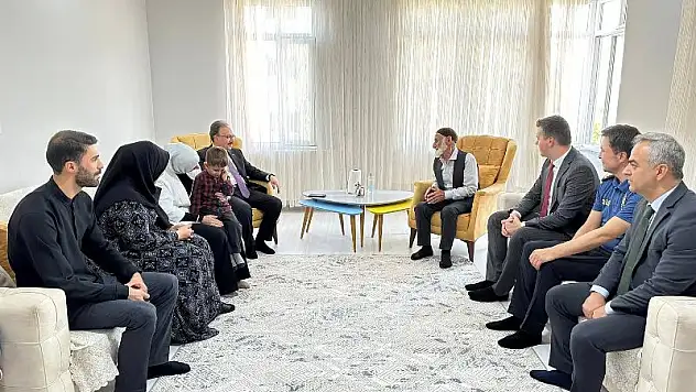 Vali Dr. Kemal Kızılkaya, Şehit Ailesini Ziyaret Etti