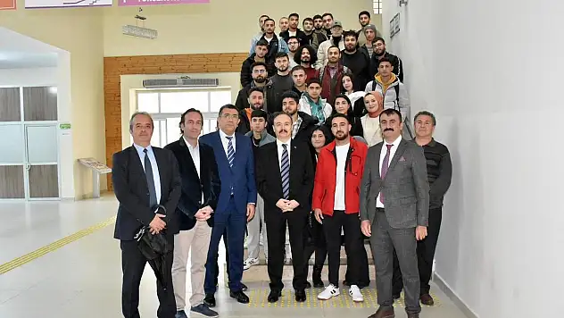 Vali Dr.Kemal Kızılkaya , Siirt Üniversitesi'nde 'Kamu Yönetimi' Temalı Kariyer Sohbetlerine Konuk Oldu