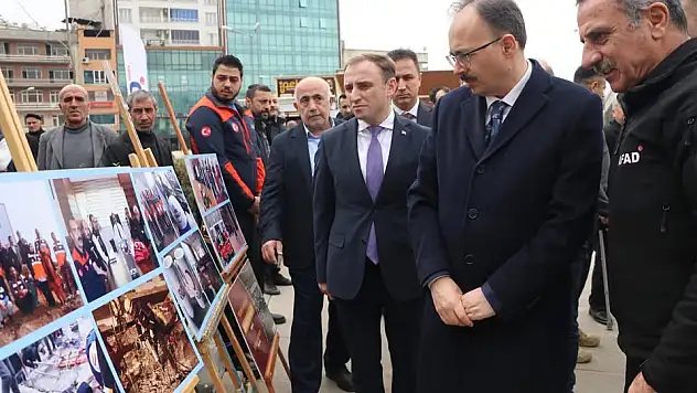 Vali Dr.Kemal Kızılkaya'dan 6 Şubat Depremleri Anısına Düzenlenen Sergiye Ziyaret