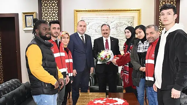 Vali Dr. Kemal Kızılkaya,Göçmenleri Kabul Etti