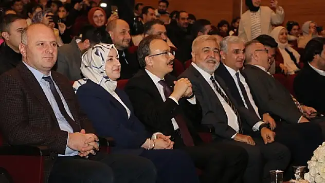 Vali Dr.Kızılkaya 'Dicle'nin Rüyası' Adlı Tiyatro Gösterimine Katıldı