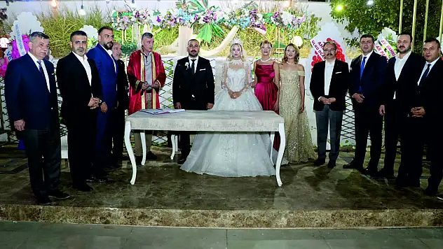 Vali Dr.Kızılkaya Ekinci ve Ekin Ailelerinin Mutluluklarını Paylaştı