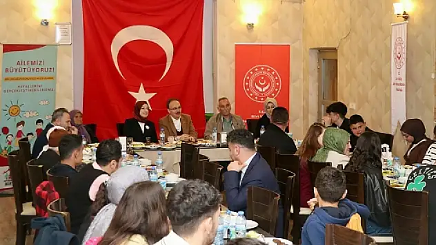 Vali Dr.Kızılkaya, Koruyucu Aileler ve Çocuklarla İftar Programında Buluştu