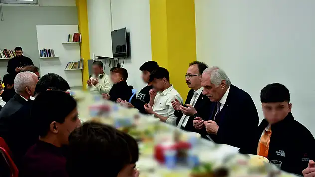 Vali Dr. Kızılkaya, Yetimler İçin Düzenlenen İftar Etkinliğine Katıldı