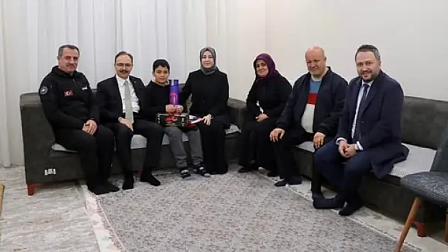 Vali Dr.Kızılkaya'dan Depremzede Ailelere Ziyaret