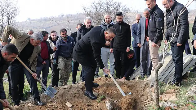 VALİ HACIBEKTAŞOĞLU, BASKIN AİLESİNİN CENAZE TÖRENİNE KATILDI