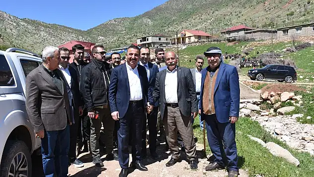 VALİ HACIBEKTAŞOĞLU, ERUH VE PERVARİ'YE BAĞLI KÖY VE MEZRALARI ZİYARET ETTİ