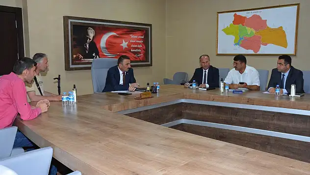 VALİ HACIBEKTAŞOĞLU, HALK GÜNÜ'NDE VATANDAŞLARLA BULUŞTU