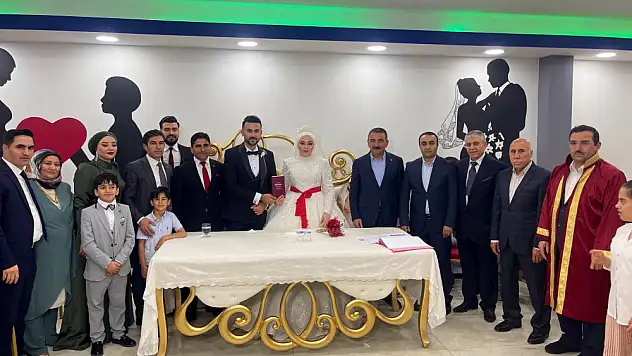 Vali Hacıbektaşoğlu Kurtalan'da Düğün Törenine Katıldı